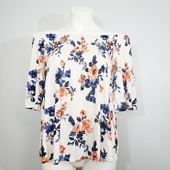 Rewind Floral Elegant, Feminine & Effortlessly Chic Off-Shoulder Smocked Top - Picture 2 of 4
